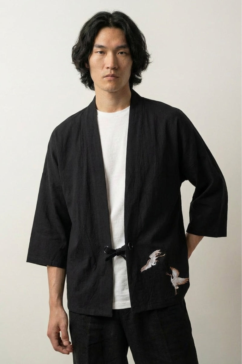 Kimono fashion homme Kogino noir coton lin coupe droite manches trois-quarts attache cordon poche brodée style streetwear japonais Japanstreet