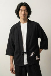 Kimono fashion homme Kogino noir coton lin coupe droite manches trois-quarts attache cordon poche brodée style streetwear japonais Japanstreet