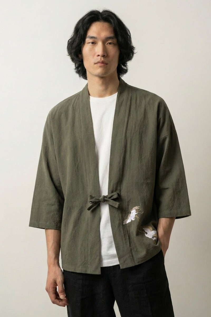 Kimono fashion homme Kogino vert kaki coton lin coupe droite manches trois-quarts attache cordon poche brodée style streetwear japonais Japanstreet