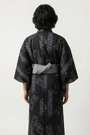 Kimono fashion homme Kumimon noir motif kumi nœuds sceaux géométriques cartouches blasons gris ardoise coton obi gris vue dos manches larges style streetwear japonais Japanstreet