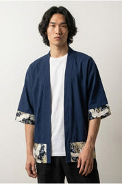 Kimono homme veste Arata bleu marine manches courtes empiècements motif chrysanthème floral or sur marine streetwear japonais Japanstreet