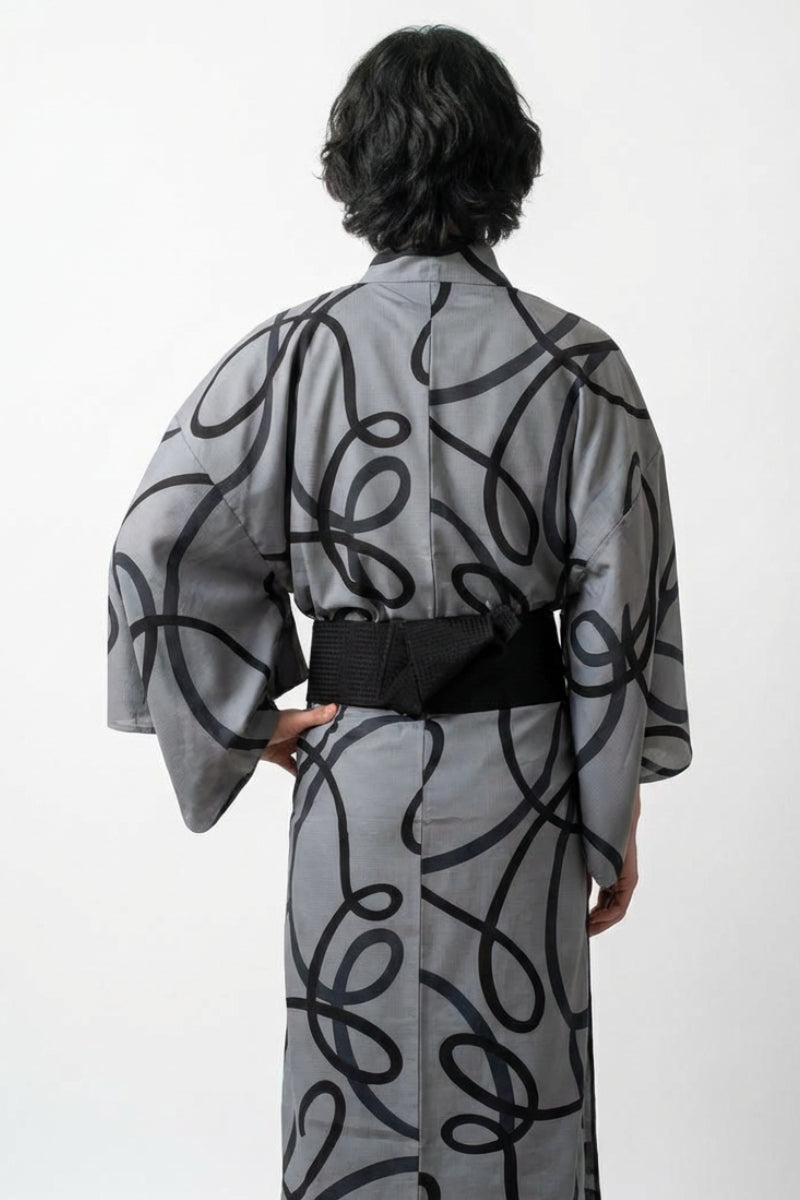 Kimono japonais ancien Fudegaki gris coups pinceau calligraphie sumi-e noir coton obi noir vue dos manches larges style streetwear japonais Japanstreet