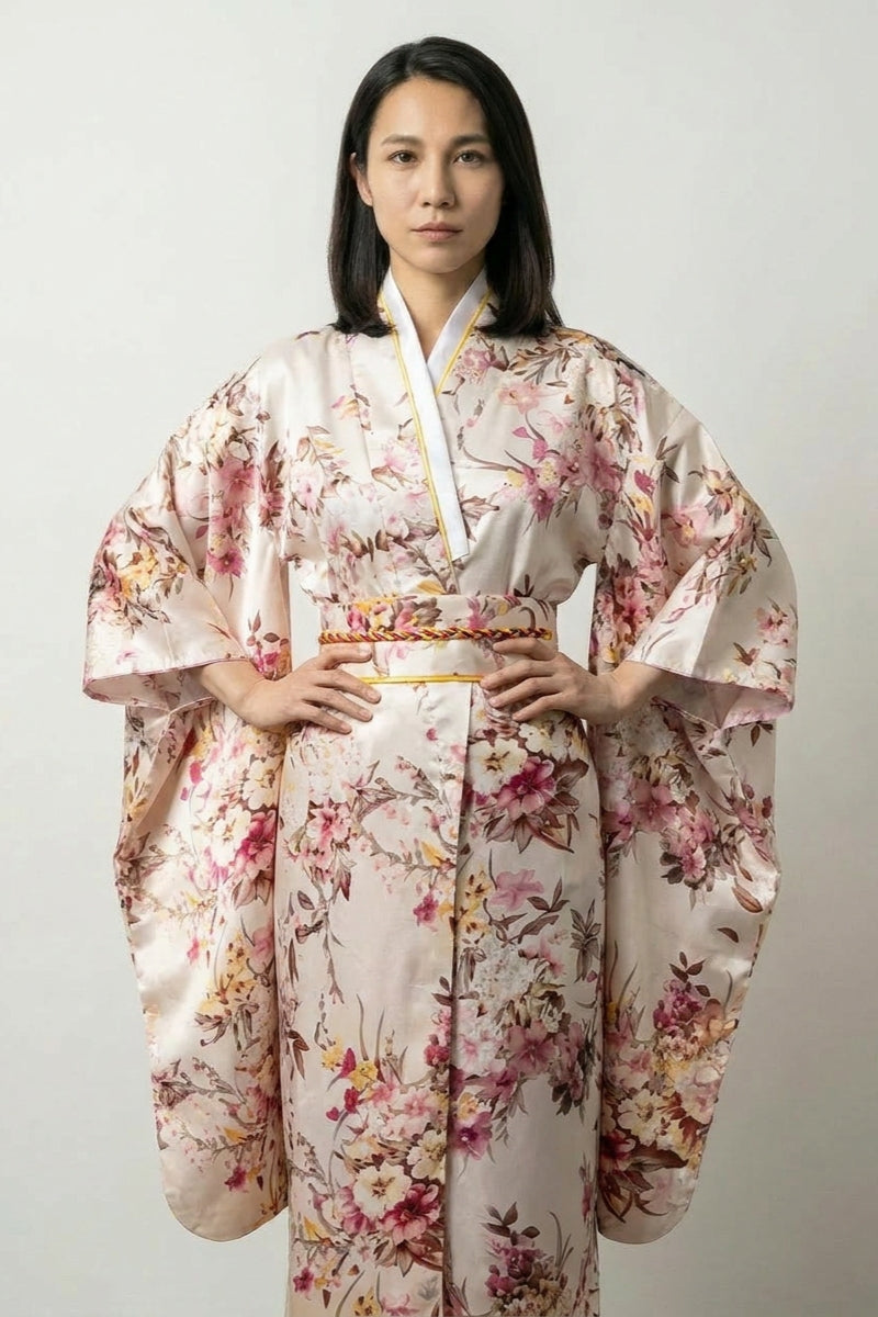 Kimono japonais beige Harumi satin soie écrue motif sakura cerisier branches brun pétales roses obi taille unique style streetwear japonais Japanstreet