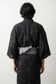 Kimono long homme noir Kurogane vagues nuages jacquard ton sur ton coton obi anthracite vue dos manches larges style streetwear japonais Japanstreet