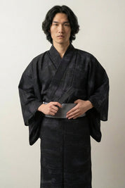 Kimono long homme noir Kurogane vagues nuages jacquard ton sur ton coton obi anthracite manches larges style streetwear japonais Japanstreet