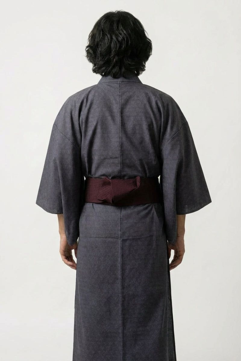 Kimono minimaliste homme Mujiiro indigo bleu gris uni sans motif tissage chiné ma esthétique coton obi bordeaux vue dos manches larges style streetwear japonais Japanstreet