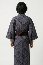 Kimono motif japonais Hanamon bleu marine kamon médaillons rosettes géométriques lavande gris coton obi bordeaux vue dos manches larges style streetwear japonais Japanstreet