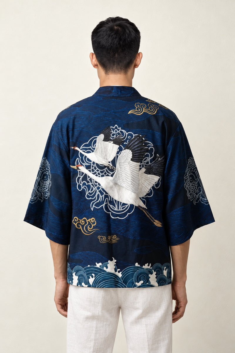 Kimono Streetwear Tsuru Motif porté par un homme, vue de dos.