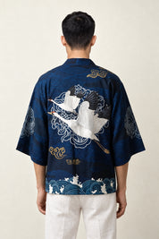 Kimono Streetwear Tsuru Motif porté par un homme, vue de dos.