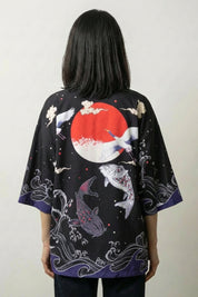 Kimono veste pour femme Miyuki noire vue dos haori koï soleil rouge streetwear japonais Japanstreet
