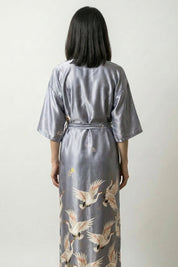 long pyjama japonais kimono gris satin grues vue arriere motif fleurs cerisier style streetwear japonais Japanstreet