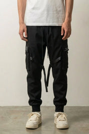 Pantalon cargo avec sangle Okazaki noir techwear à quatre poches plaquées et sangles latérales Japanstreet