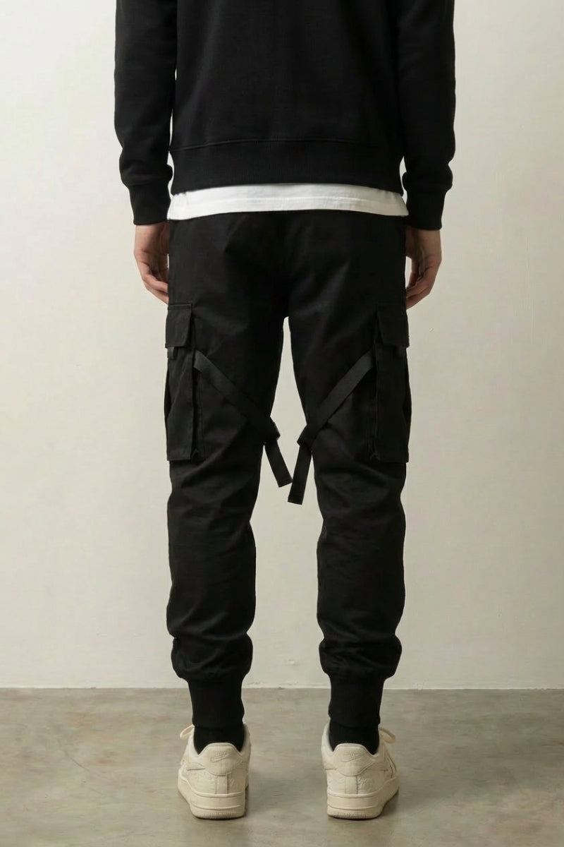 Détail des sangles ajustables du pantalon cargo japonais Okazaki en coton noir Japanstreet