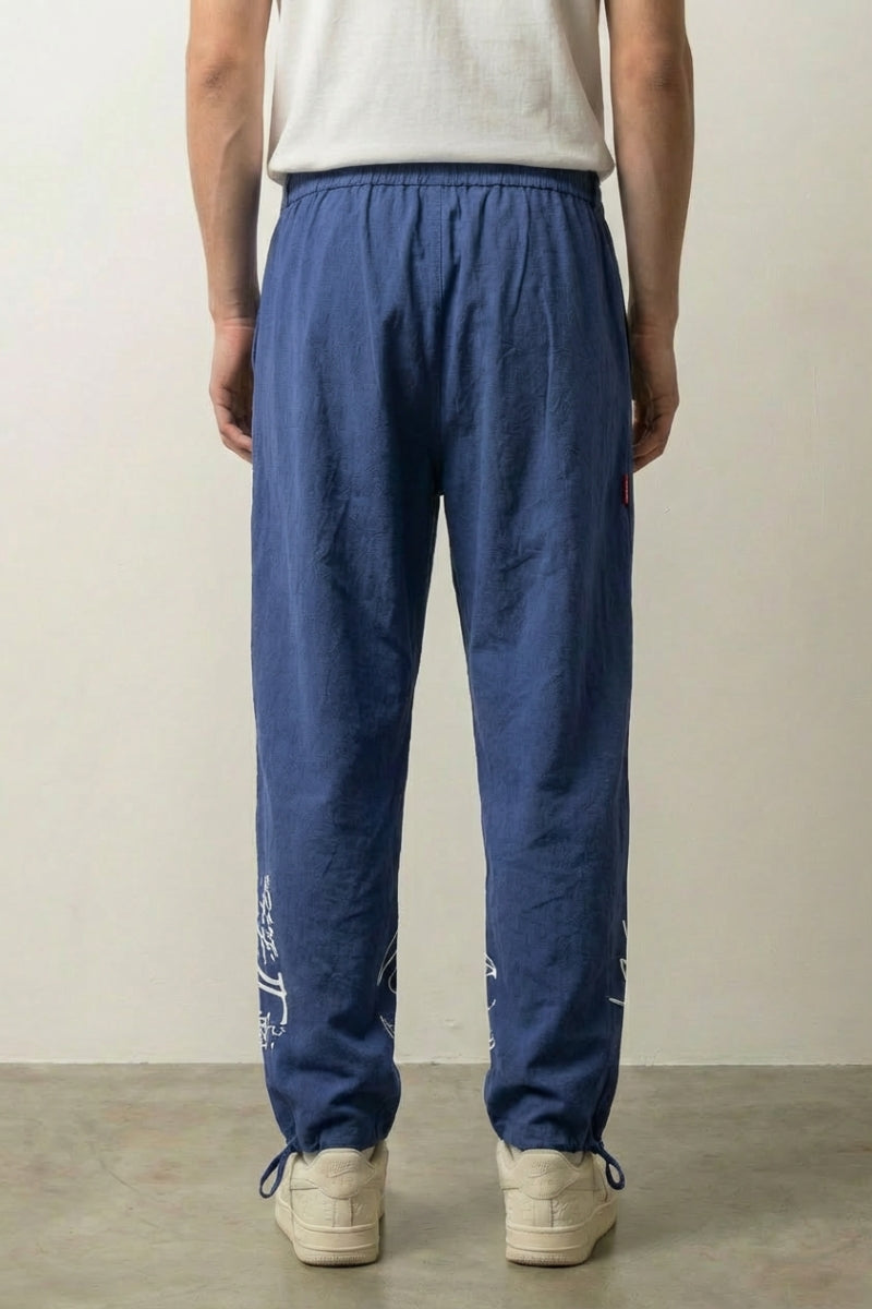 Détail de la broderie de grue blanche sur le pantalon japonais Tsuru Japanstreet