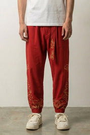Pantalon ouvrier japonais Kumo rouge profond avec broderies nuages or Japanstreet