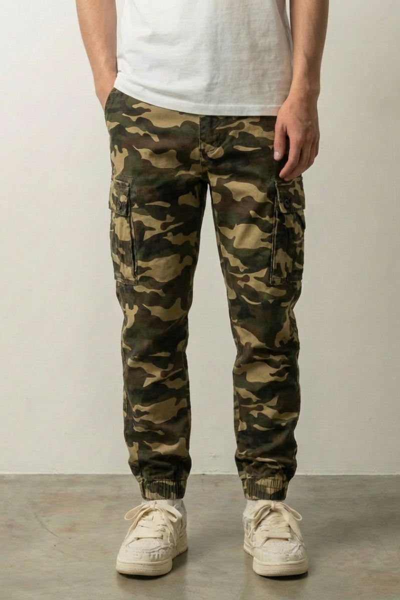 Pantalon streetwear militaire Sacramento camouflage kaki à poches cargo et chevilles élastiquées Japanstreet