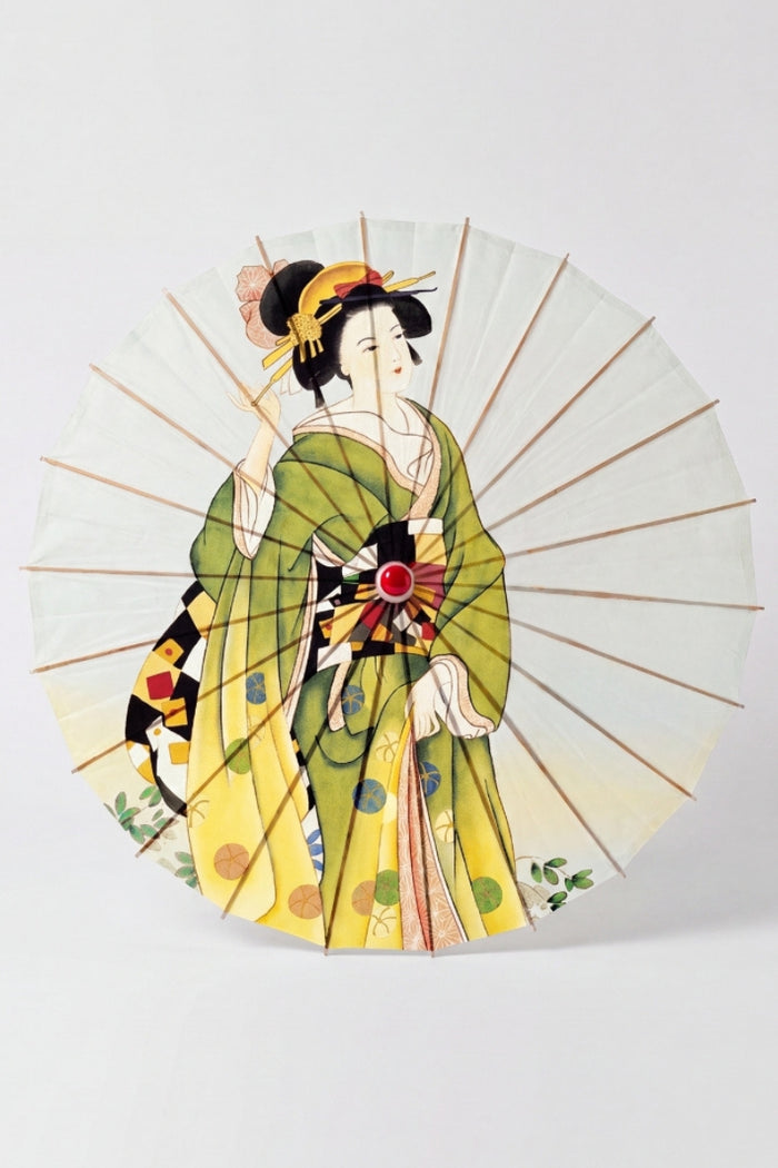Ombrelle japonaise 'Kimiko' vue de dessus, ouverte à plat — toile vert olive et jaune à figures de femmes en kimono, baleines rayonnant depuis le moyeu