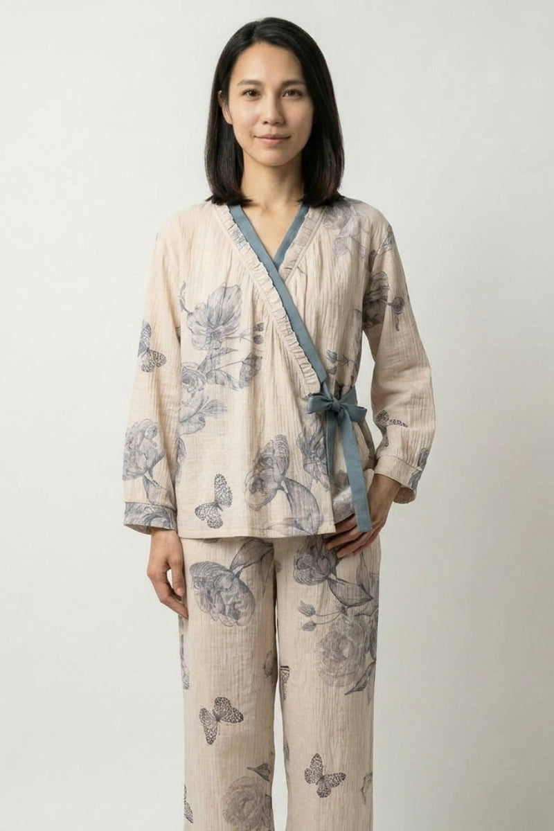 Pyjama japonais traditionnel papillon Chouka motif pivoines double gaze beige cache-cœur col V passepoil bleu ardoise pantalon imprimé Japanstreet