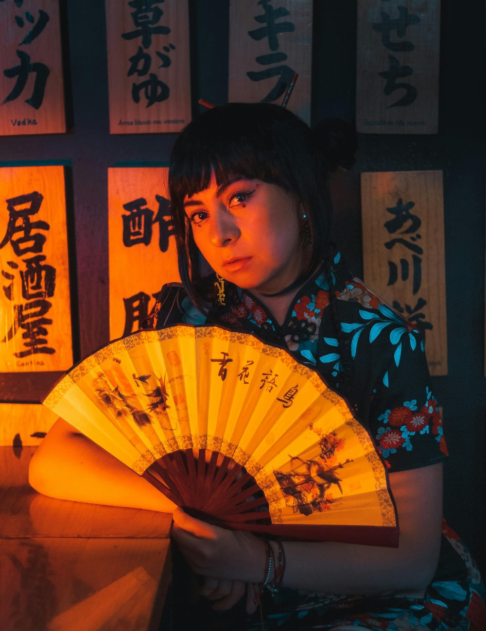 Mannequin en robe japonaise florale inspirée de la culture asiatique — Japanstreet