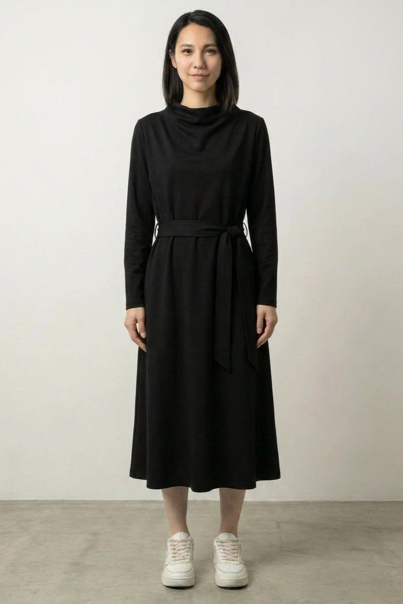 Robe style japonaise Akiko noire coupe asymétrique col chiffonné ceinture nouée style streetwear japonais Japanstreet