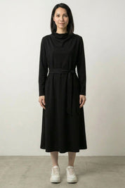Robe style japonaise Akiko noire coupe asymétrique col chiffonné ceinture nouée style streetwear japonais Japanstreet
