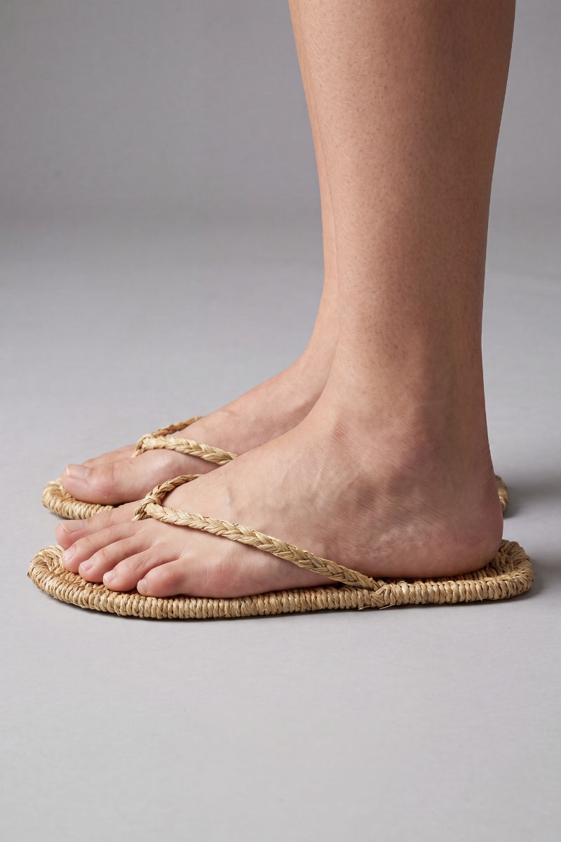 Semelle plate en fibre naturelle de sandales japonaises en paille