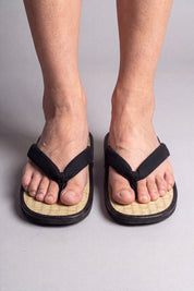 Sandales zōri japonaises portées, vue de face