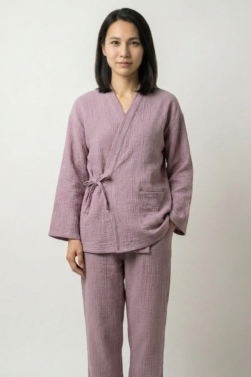 Set pyjama japonais lavande Kasumi double gaze coton coupe samue cache-cœur col V manches trois-quarts pantalon droit poche latérale Japanstreet
