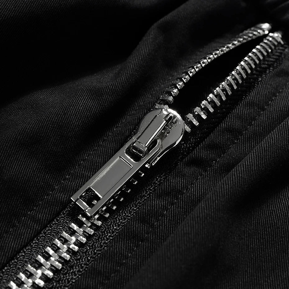 Short cargo noir détail rabats à pression et finition mate streetwear Japanstreet
