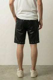 Short cuir noir japonais vue de dos rivets décoratifs et coupe ample streetwear Japanstreet