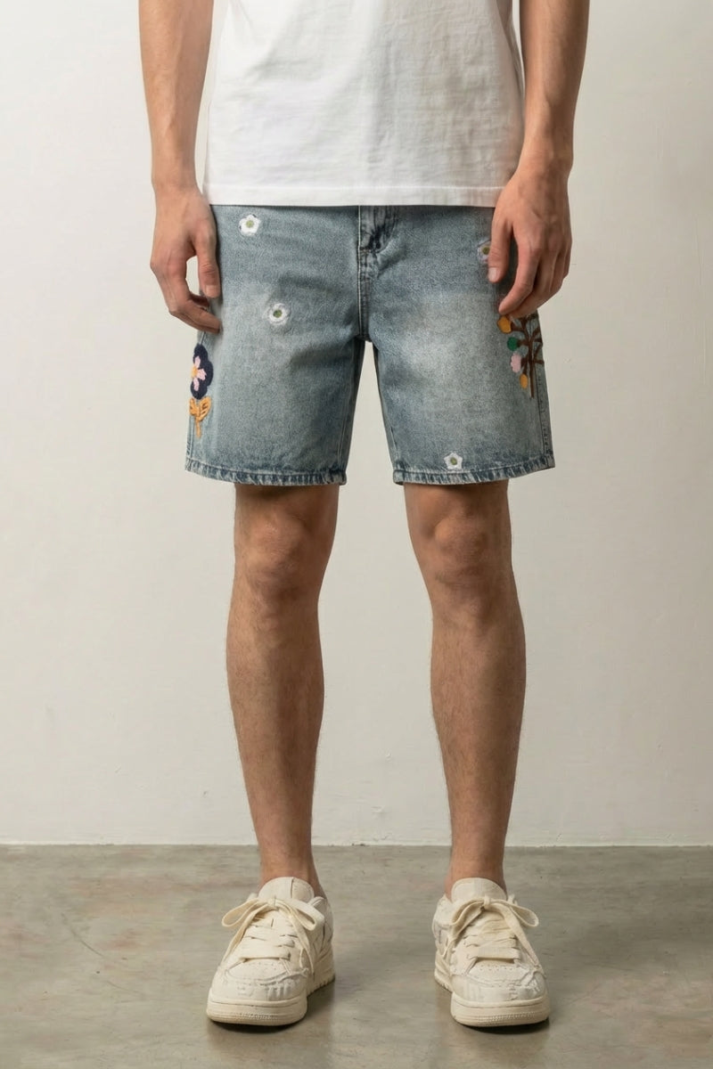 Short en jean brodé streetwear japonais à fleurs colorées sur denim clair délavé Japanstreet