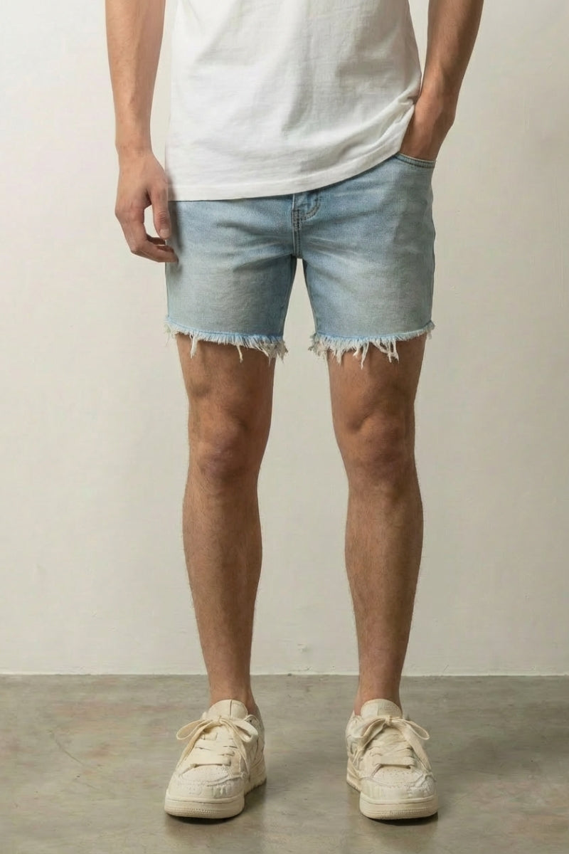 Short en jean clair streetwear japonais denim bleu très clair coupe ample et ourlets effilochés Japanstreet