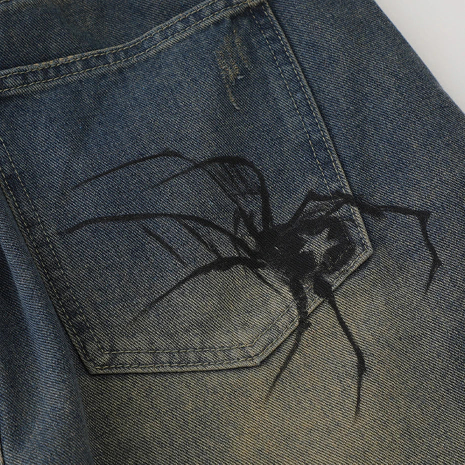 Short Spider en denim délavé à motif araignée et toile street art Tokyo Japanstreet