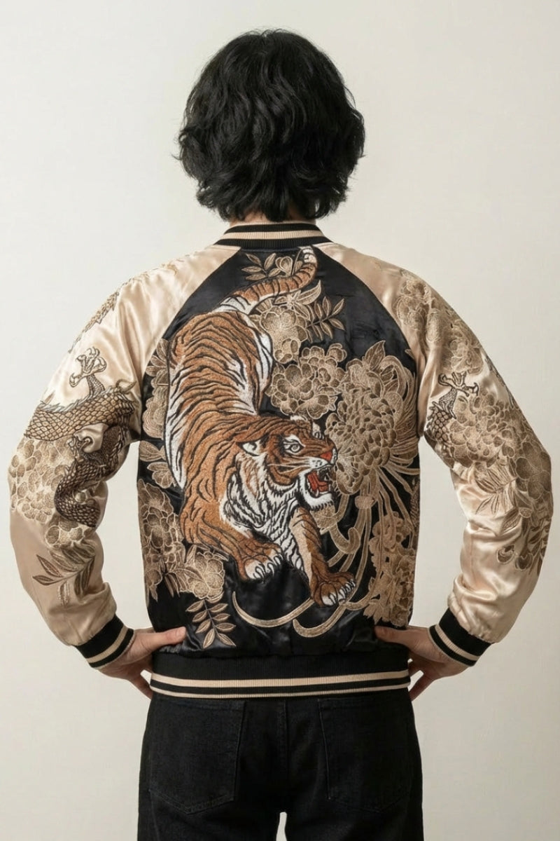 Sukajan Kazan Tora abricot, broderie dos d'un tigre en pleine charge parmi fleurs et vagues, blouson souvenir japonais - Japanstreet