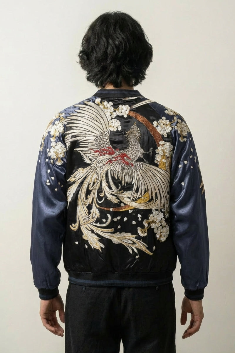 Sukajan Tsukikage bleu marine, broderie dos d'un phénix blanc aux ailes déployées parmi les fleurs, blouson souvenir japonais - Japanstreet
