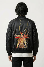 Bomber sukajan Vintage Samurai noir, broderie dos d'un insecte cuirassé façon guerrier en rouge et or, blouson souvenir japonais - Japanstreet