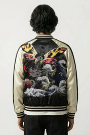 Sukajan Yamata noir, broderie dos d'un grand papillon aux ailes déployées au-dessus de vagues stylisées, blouson souvenir japonais - Japanstreet