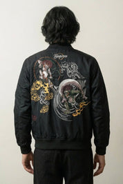 Bomber sukajan Yokai Fight noir, broderie dos d'oni et yokai en pleine mêlée rehaussée de dorures, blouson souvenir japonais - Japanstreet