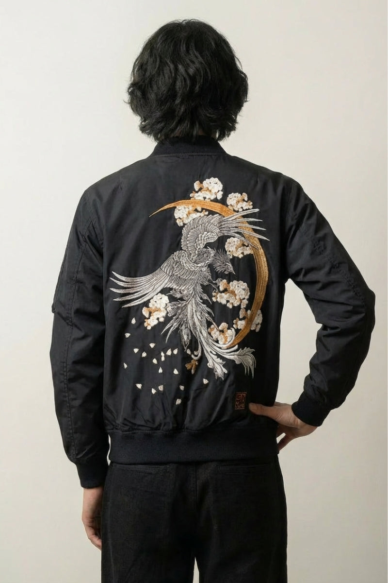 Bomber Yosukajan noir, broderie dos d'un oiseau doré aux ailes déployées parmi des fleurs de cerisier, blouson souvenir japonais - Japanstreet