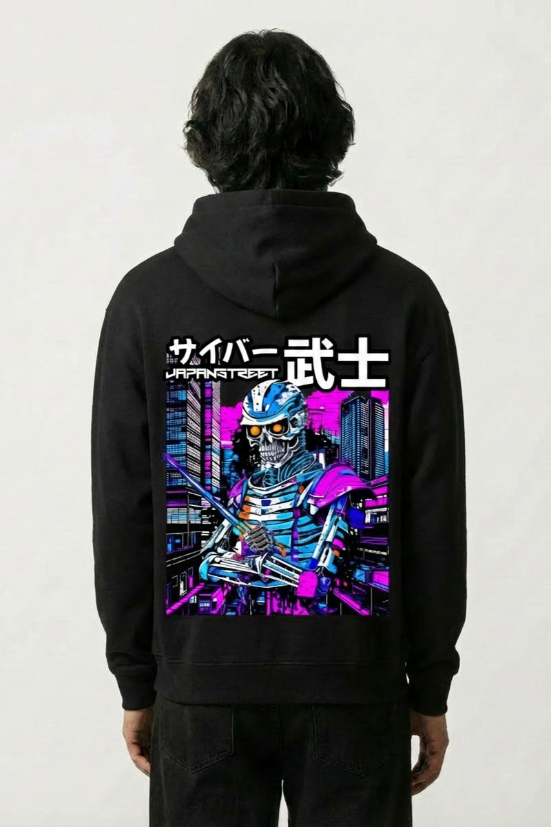 Sweat cyberpunk noir, vue dos : samouraï squelette sous les néons d'une ville futuriste, style streetwear japonais - Japanstreet