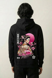 Sweat japonais femme noir, vue dos : geisha en plein hanami sous les cerisiers, style streetwear japonais - Japanstreet