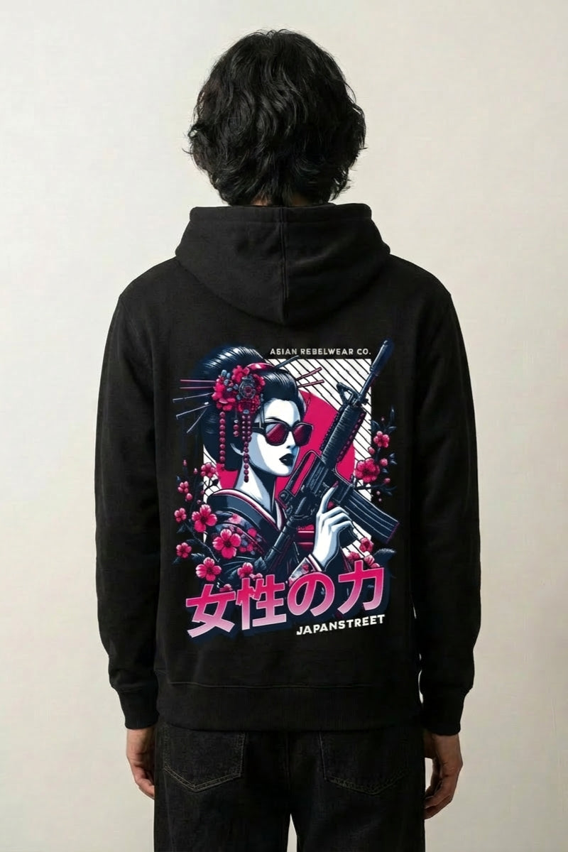Sweat urbain japonais noir, vue dos : figure féminine rebelle armée, esprit rebellewear, style streetwear japonais - Japanstreet