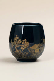 Tasse à thé japonaise noire au paysage doré, motif pavillon de temple