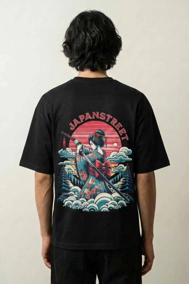 Tee shirt japonais femme noir, vue dos : geisha aux côtés d'un samouraï au sabre, style streetwear japonais - Japanstreet