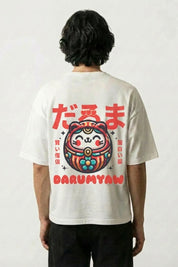 T-shirt daruma blanc, vue dos : daruma et chat porte-bonheur réunis, style streetwear japonais - Japanstreet
