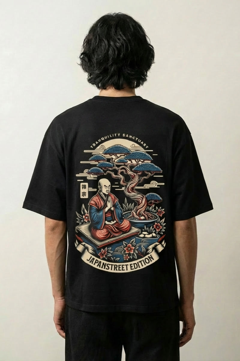 T-shirt imprimé japonais noir, vue dos : moine auprès d'un bonsaï, esprit tranquillity sanctuary, style streetwear japonais - Japanstreet
