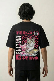 Tee shirt japonais traditionnel noir, vue dos : composition énigmatique chat et poisson, style streetwear japonais - Japanstreet