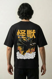 T-shirt kanji japonais noir, vue dos : kaijū monstre géant surgissant des nuages avec lettrage, style streetwear japonais - Japanstreet