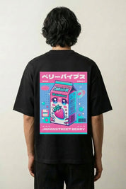 T-shirt kawaii noir, vue dos : brique de lait à la fraise façon berry, esthétique mignonne, style streetwear japonais - Japanstreet