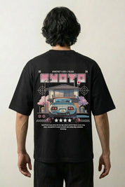 T-shirt Kyoto noir, vue dos : voiture dans une rue bordée de cerisiers en fleurs, style streetwear japonais - Japanstreet